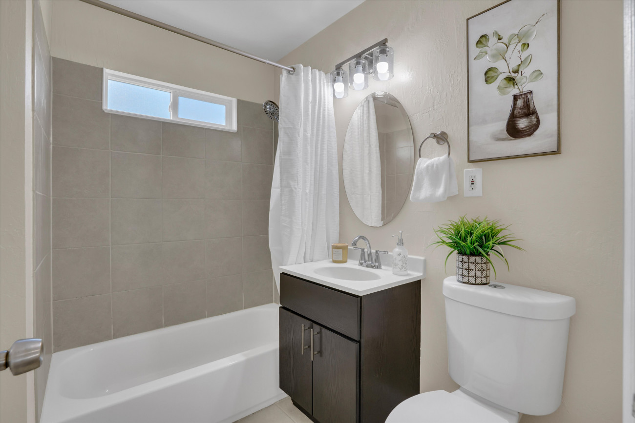 14-561 Cedar st-14.jpg